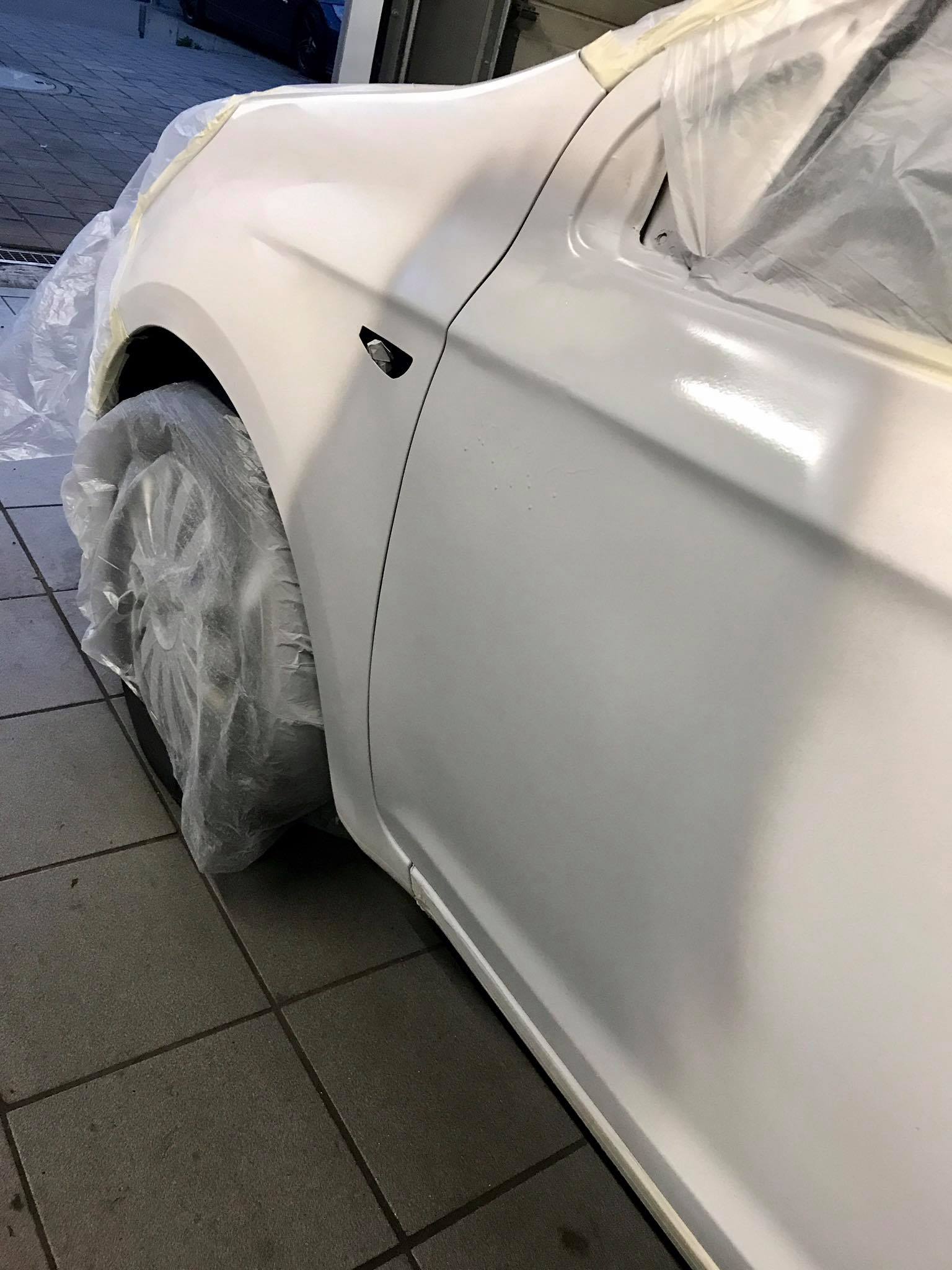 Weißes Auto sauber